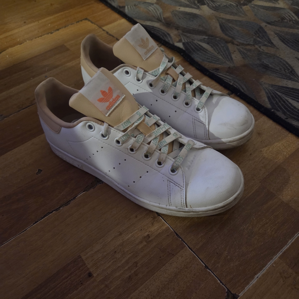 adidas White Leather Sneakers with Beige Heel and Peach Tongue